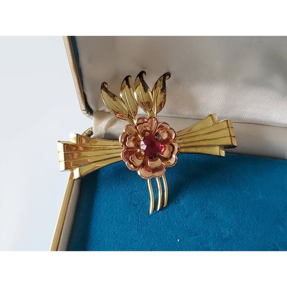 Vintage 1940s Gold-fill Harry Iskin Floral Brooch - Picture 2 of 8